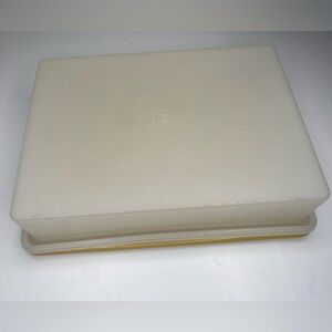 Vintage Tupperware 9x13 ‘Harvest Gold’ Sheet Cake Storage Container